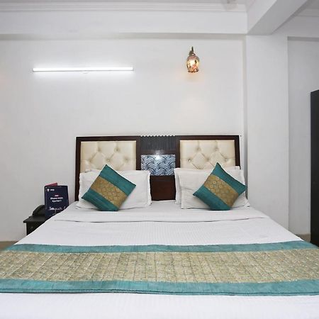 Oyo 8253 Golden Heights Hotel New Delhi Exterior photo