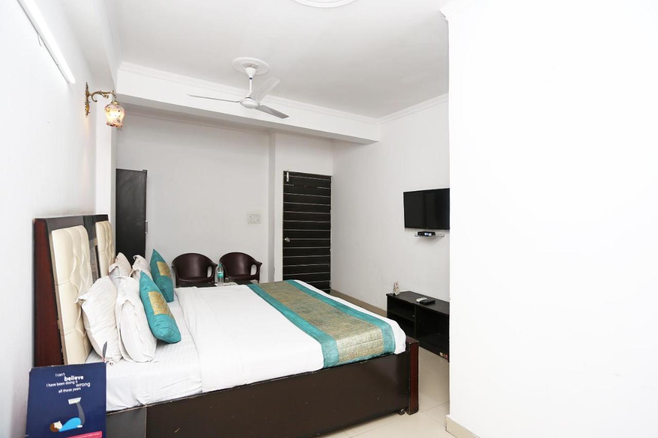 Oyo 8253 Golden Heights Hotel New Delhi Exterior photo