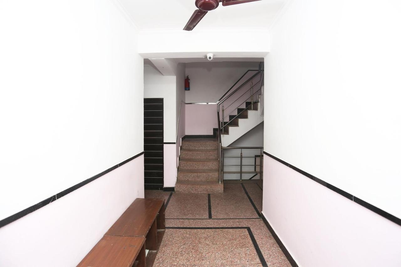 Oyo 8253 Golden Heights Hotel New Delhi Exterior photo