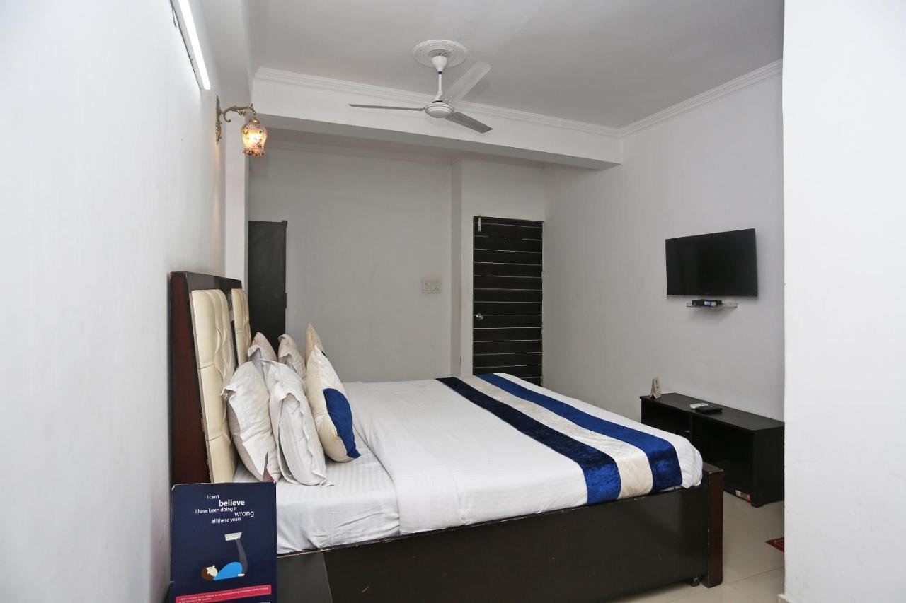 Oyo 8253 Golden Heights Hotel New Delhi Exterior photo