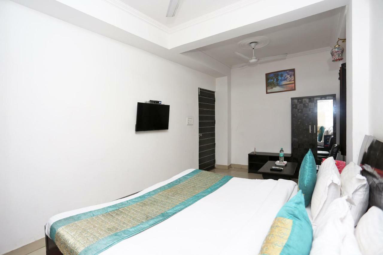 Oyo 8253 Golden Heights Hotel New Delhi Exterior photo