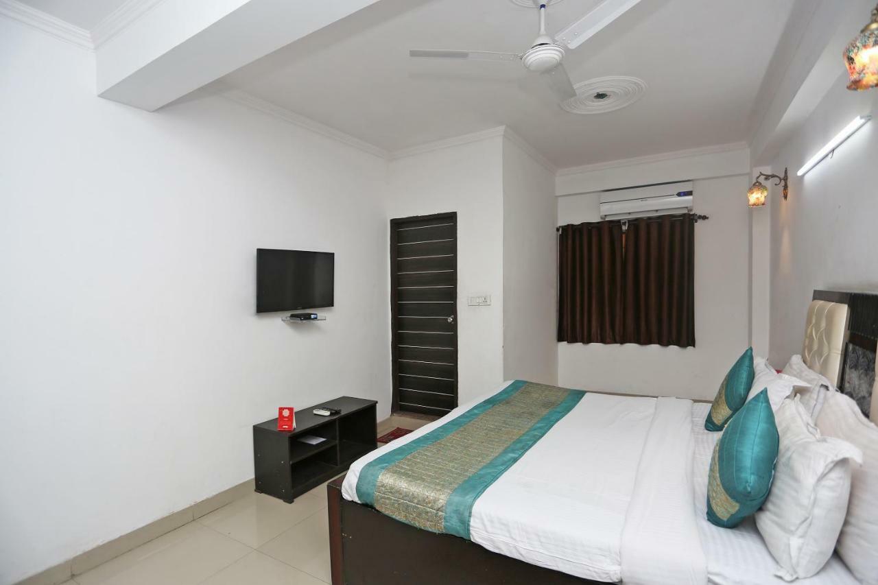 Oyo 8253 Golden Heights Hotel New Delhi Exterior photo